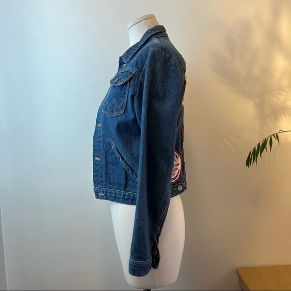 Vintage 70s Wrangler Denim / Jean Jacket w/ Handsewn Patches - Picture 4 of 8